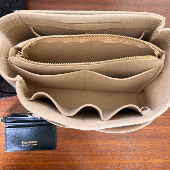 Juicy Couture Weekender duffel bag w/ embossed logo, card holder & organizer - Picture 16 of 16